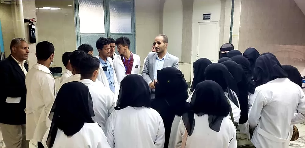 "مساعدو الأطباء بمعهد الجامعة للعلوم الطبية بذمار يزورون مستشفى جامعة العلوم والتكنولوجيا بالعاصمة صنعاء"