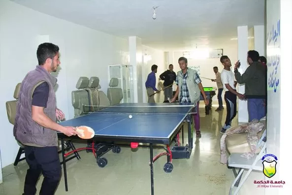 جامعة الحكمة تنظم لطلابها رحلة ترفيهية