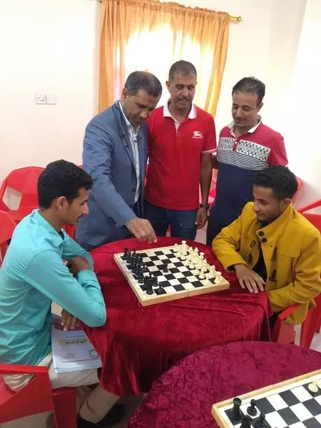 الأنشطة الطلابية تدشن بطولة الشطرنج الأولى بجامعة الحكمة فرع تعز