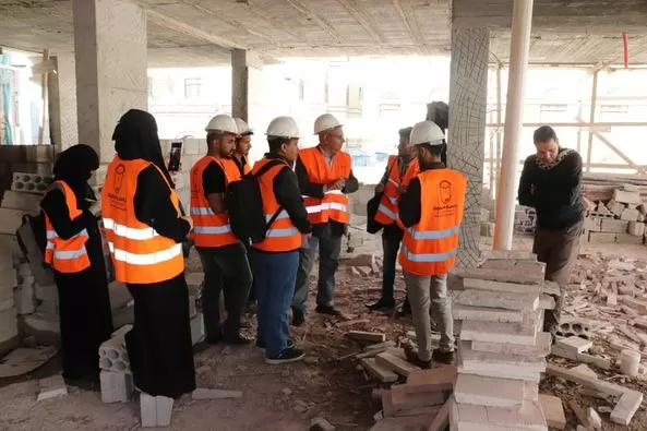 طلبة قسم الهندسة المعمارية في مهمة ميدانية