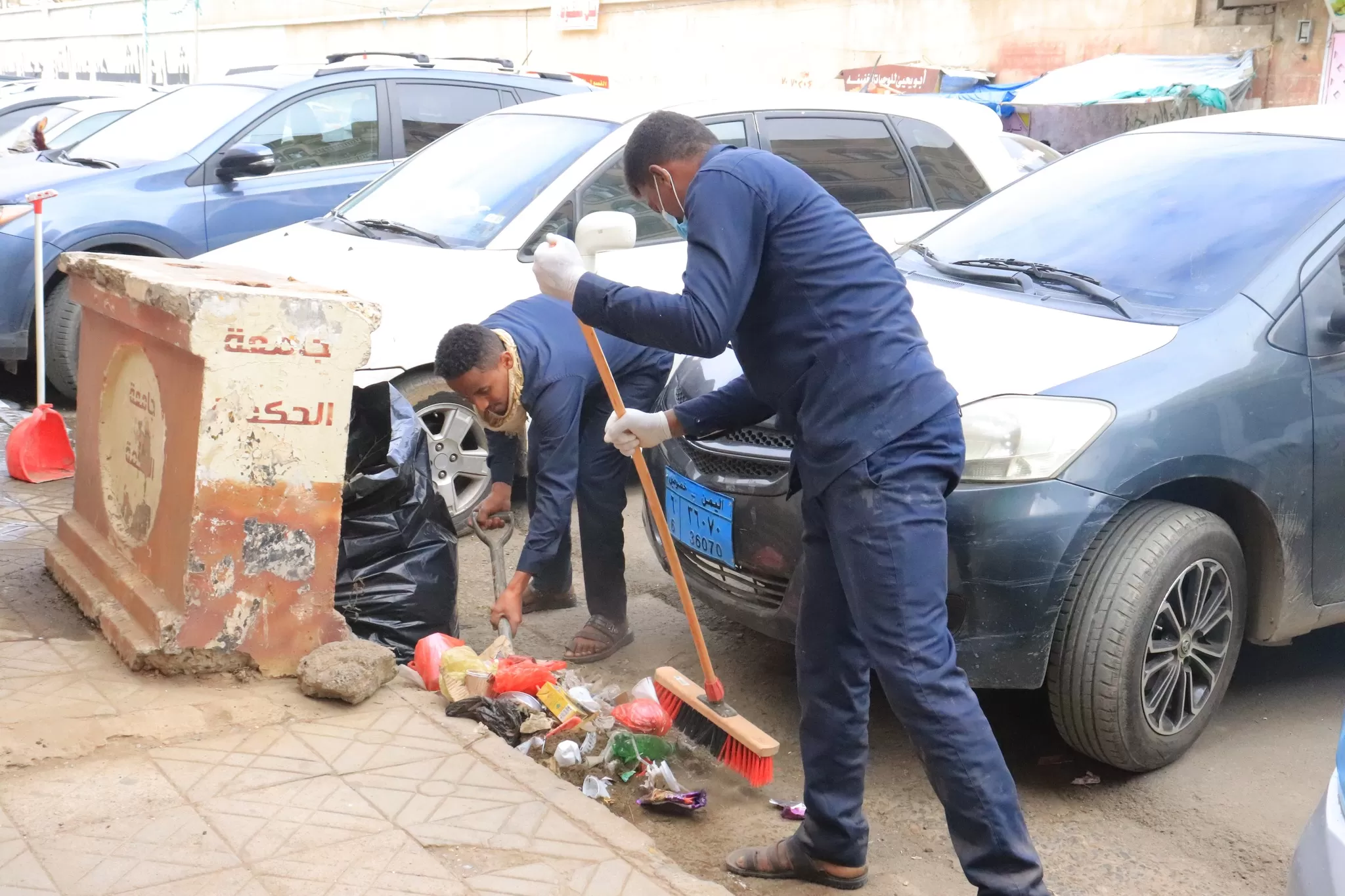 جامعة الحكمة تدشن برنامج الحملة الوطنية للبيئة والنظافة العامة 1/1 بالعاصمة صنعاء