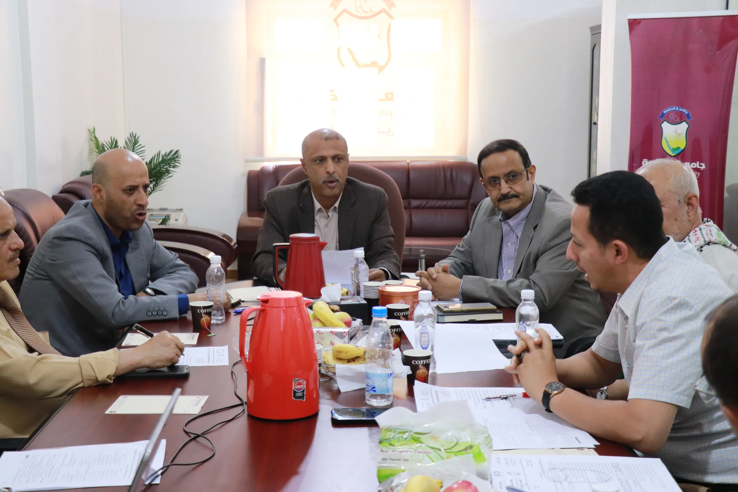 رئيس جامعة الحكمة الأستاذ الدكتور مختار دائل يعقد الاجتماع الدوري لمجلس الجامعة