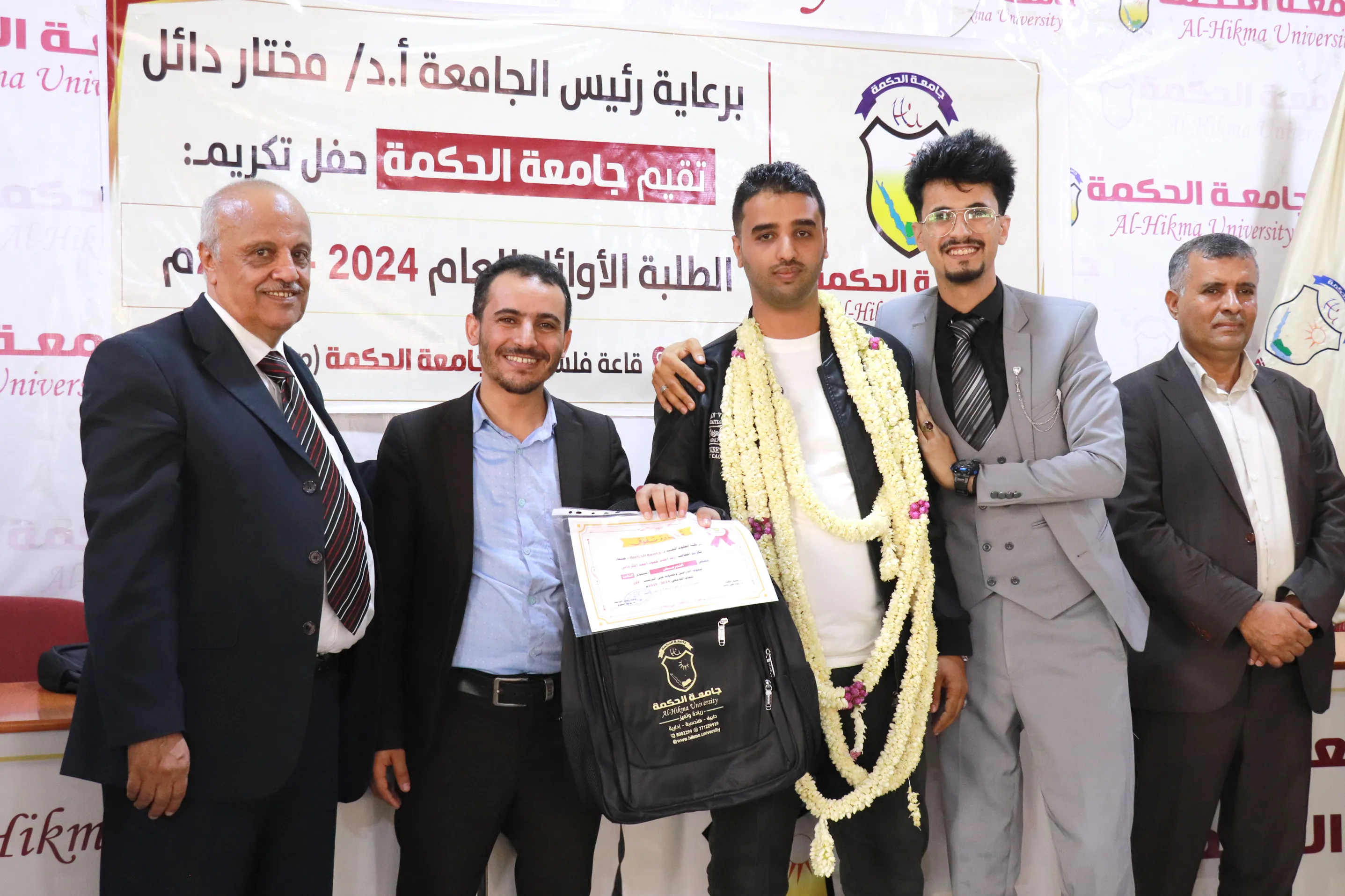 كلية العلوم الطبية بجامعة الحكمة تكرم طلابها الأوائل للعام الجامعي 2024–2025م