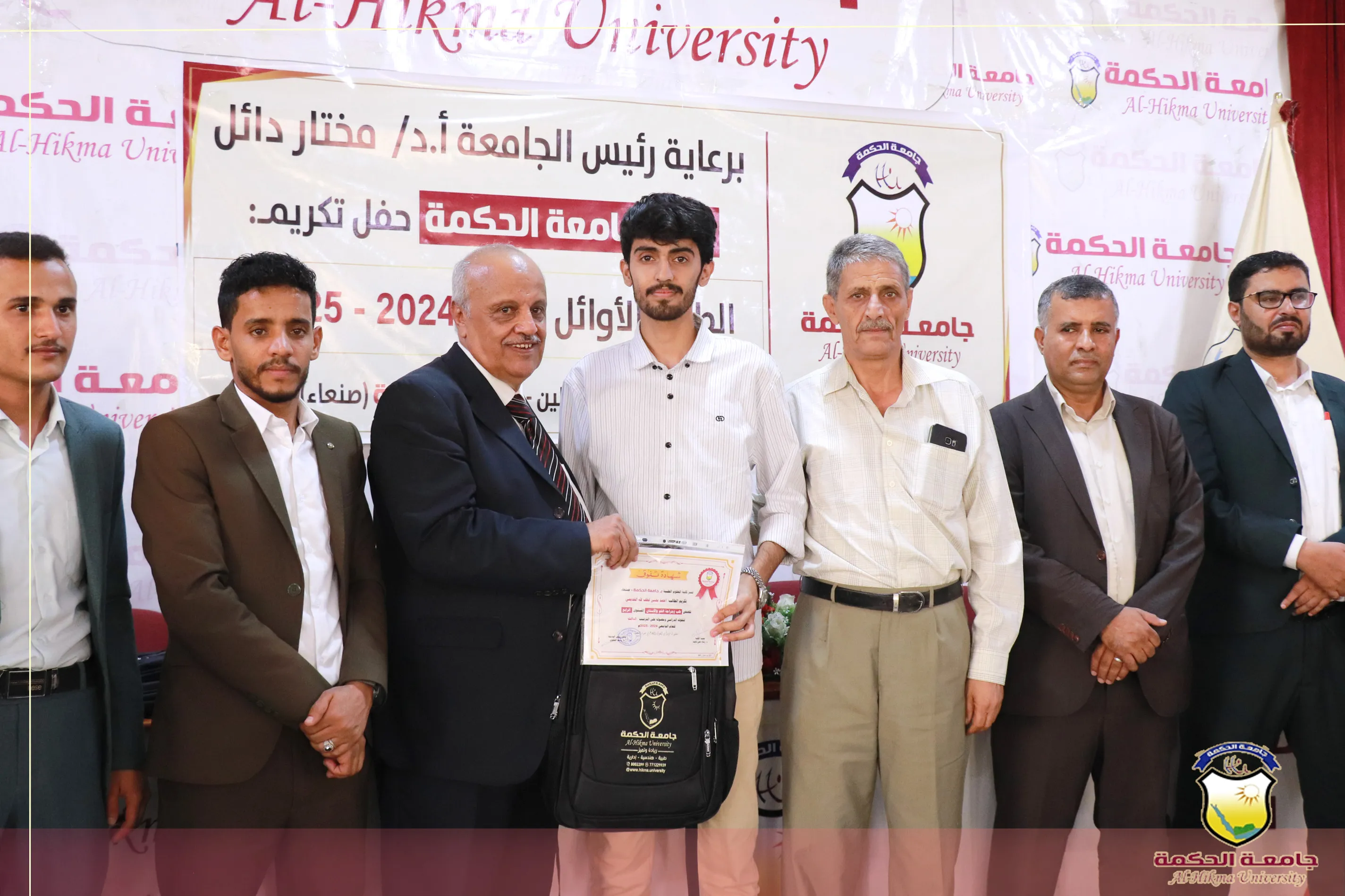 كلية العلوم الطبية بجامعة الحكمة تكرم طلابها الأوائل للعام الجامعي 2024–2025م