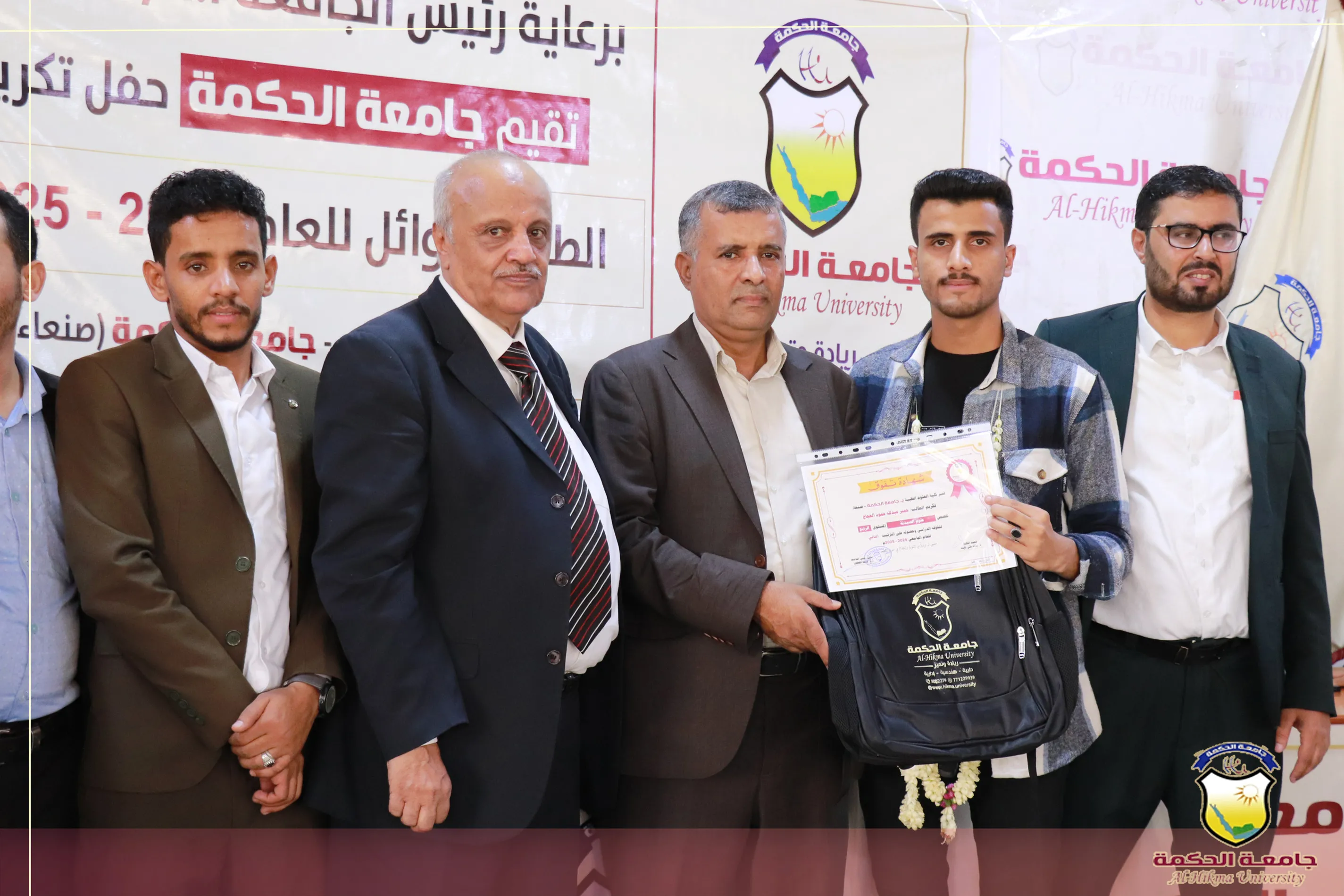 كلية العلوم الطبية بجامعة الحكمة تكرم طلابها الأوائل للعام الجامعي 2024–2025م