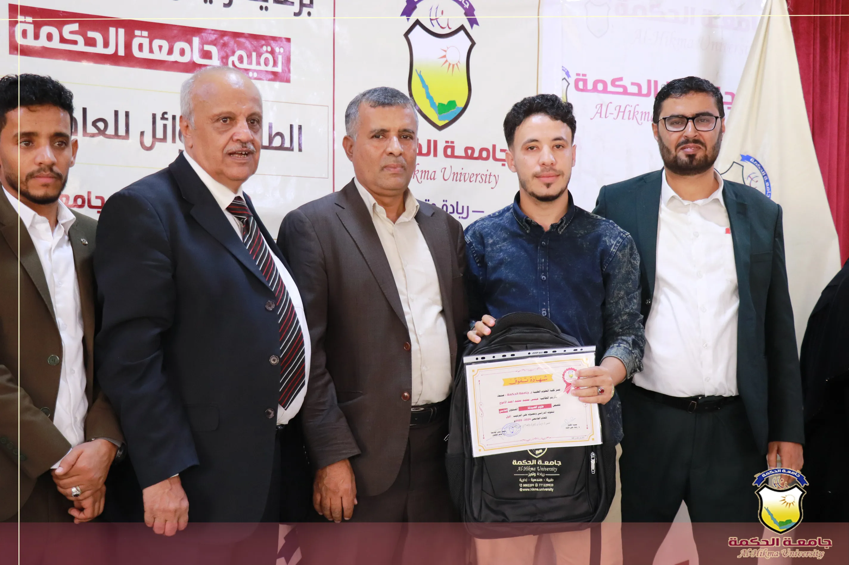 كلية العلوم الطبية بجامعة الحكمة تكرم طلابها الأوائل للعام الجامعي 2024–2025م