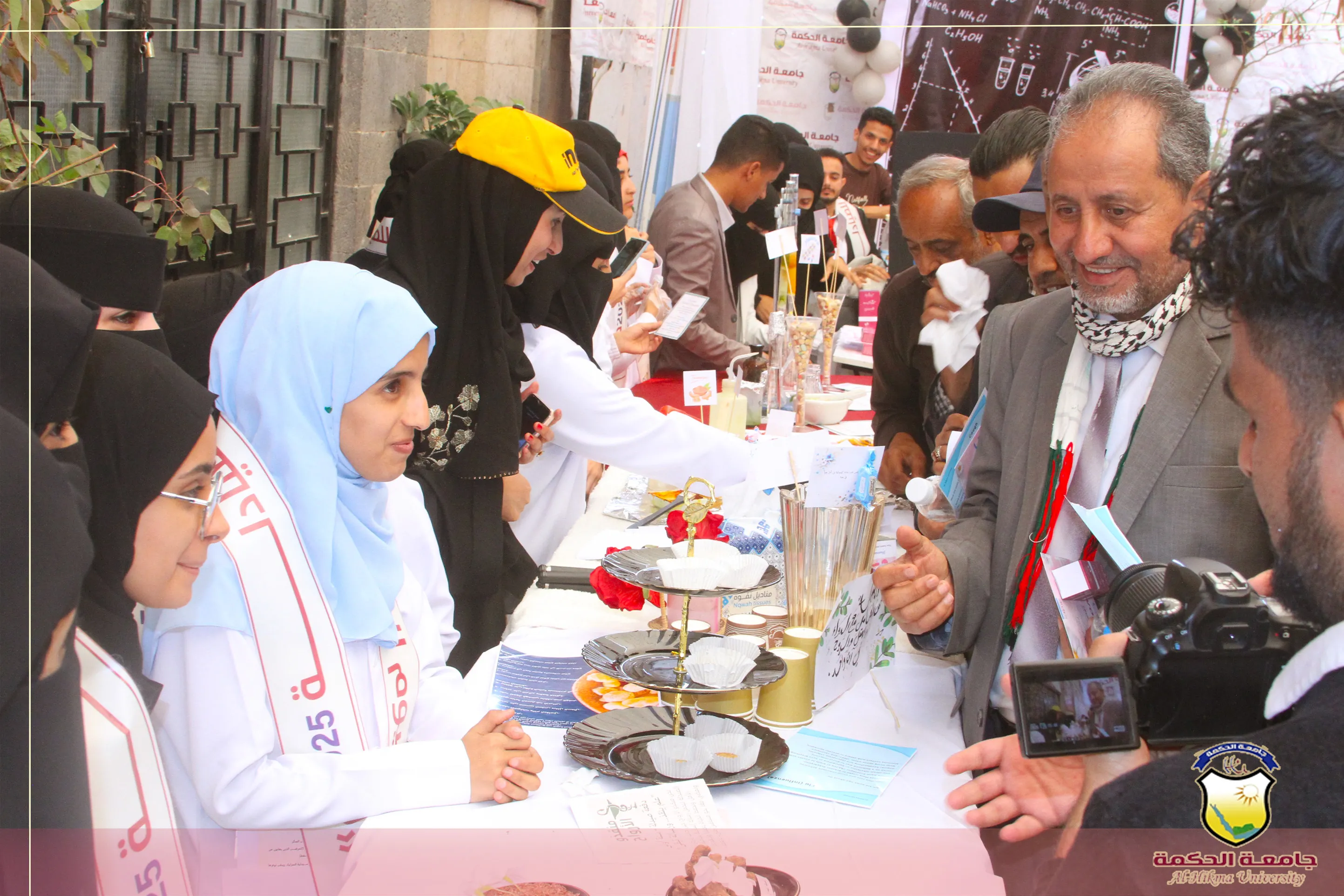 جامعة الحكمة تقيم ندوة ومعرض للإنتاج الصيدلي بمناسبة #اليوم_العالمي_للصيادلة