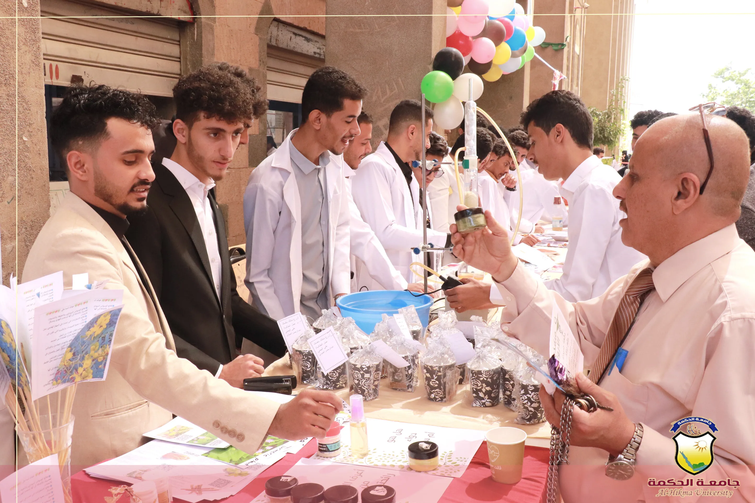 جامعة الحكمة تقيم ندوة ومعرض للإنتاج الصيدلي بمناسبة #اليوم_العالمي_للصيادلة