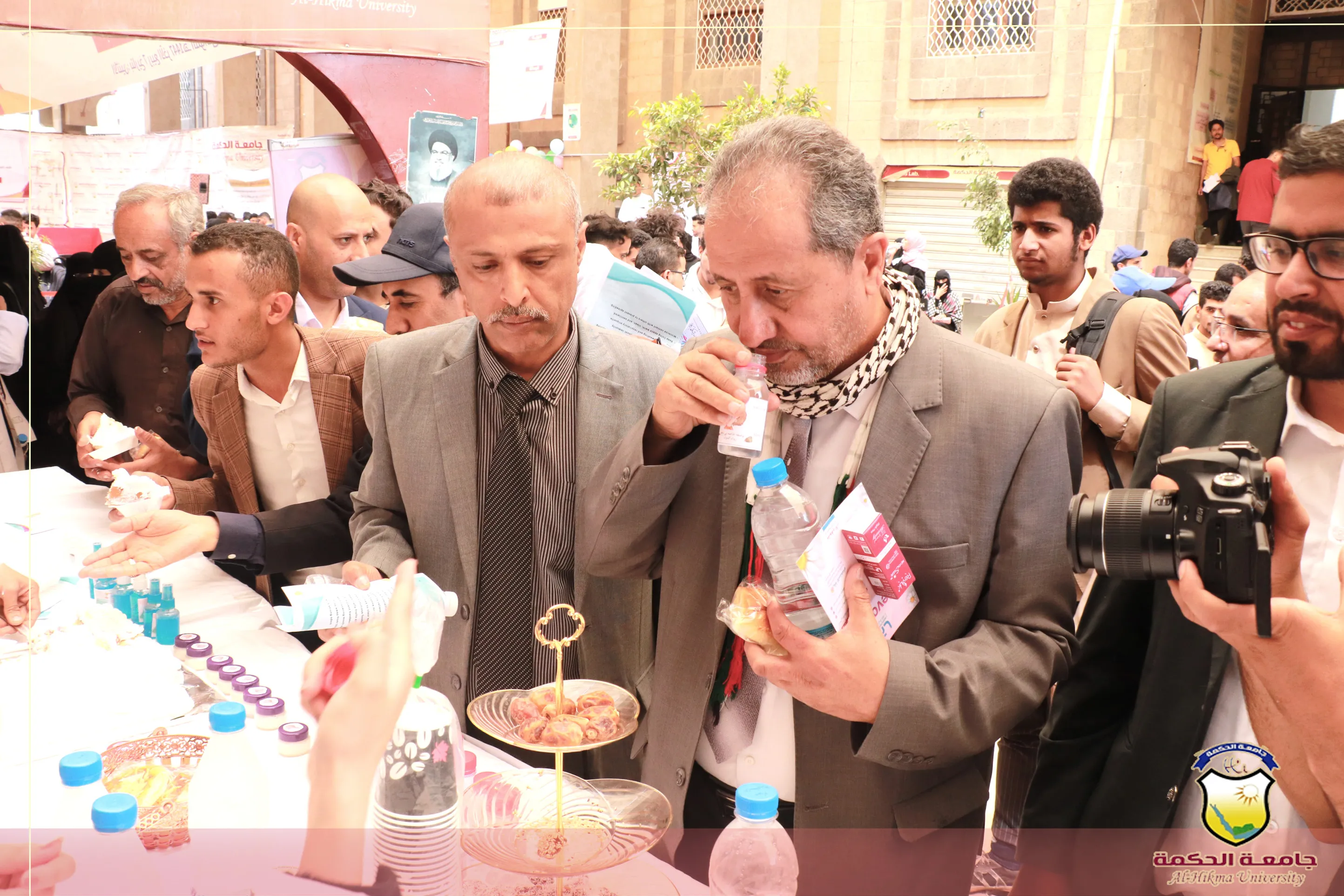 جامعة الحكمة تقيم ندوة ومعرض للإنتاج الصيدلي بمناسبة #اليوم_العالمي_للصيادلة