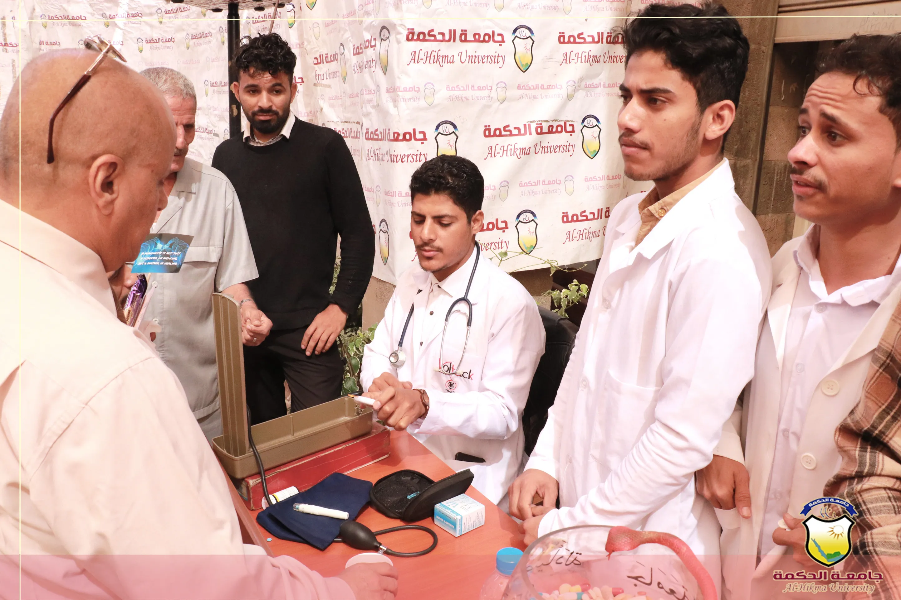 جامعة الحكمة تقيم ندوة ومعرض للإنتاج الصيدلي بمناسبة #اليوم_العالمي_للصيادلة