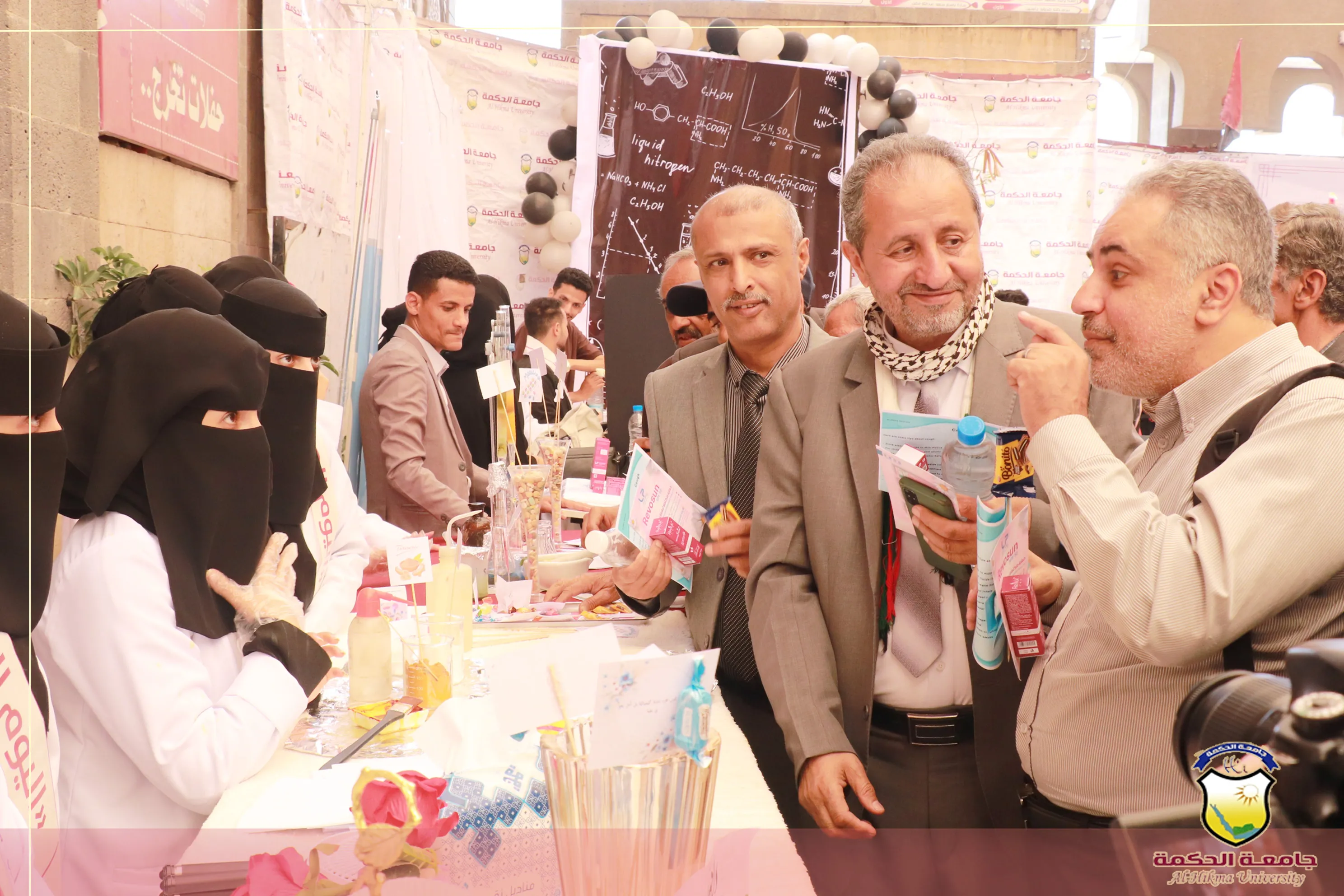 جامعة الحكمة تقيم ندوة ومعرض للإنتاج الصيدلي بمناسبة #اليوم_العالمي_للصيادلة