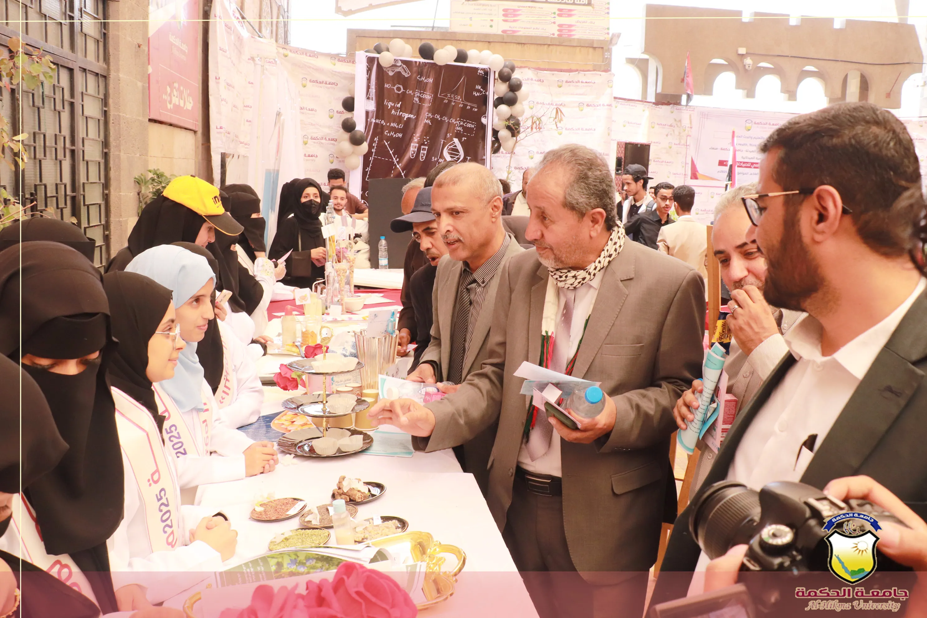 جامعة الحكمة تقيم ندوة ومعرض للإنتاج الصيدلي بمناسبة #اليوم_العالمي_للصيادلة