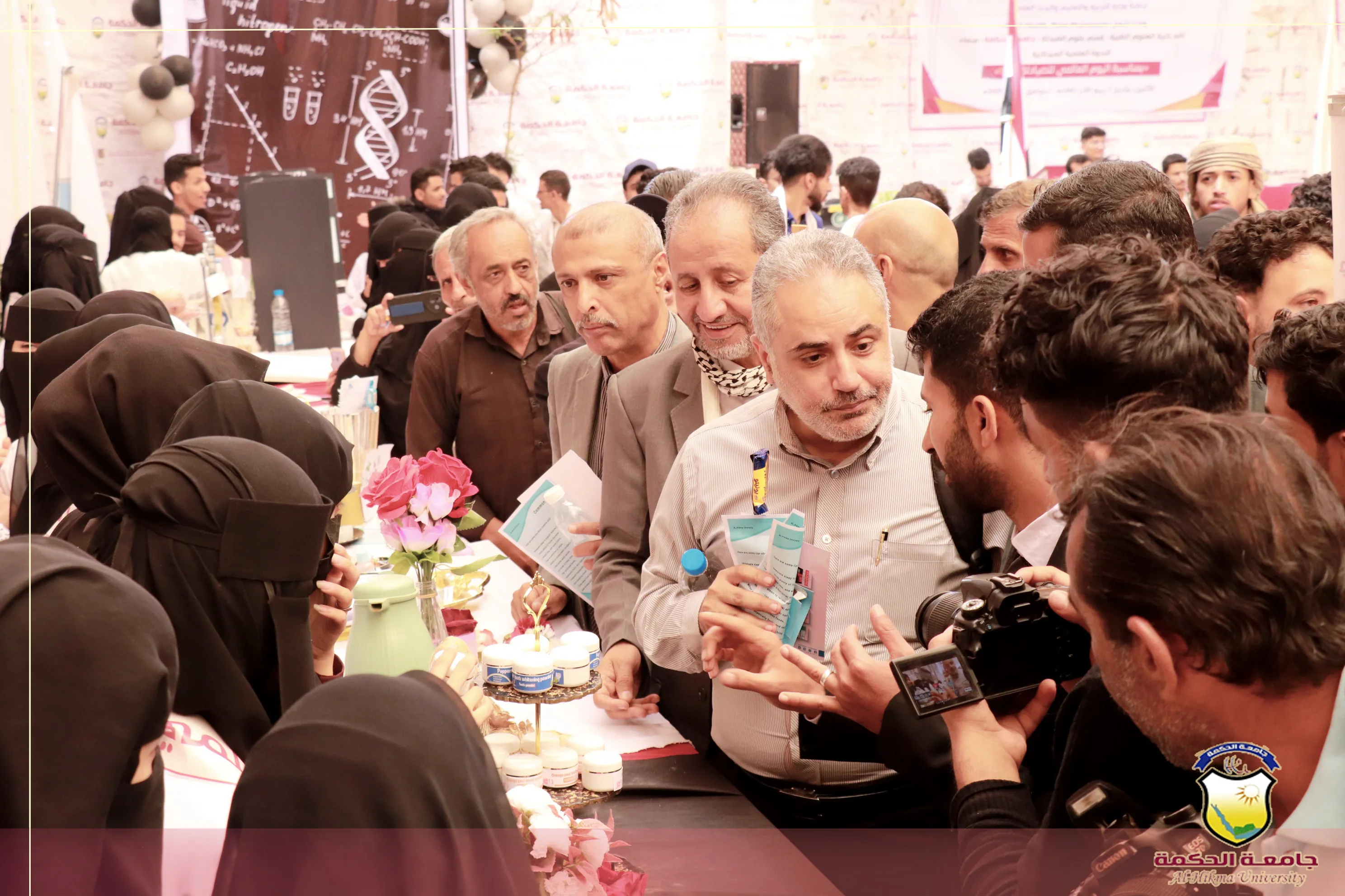 جامعة الحكمة تقيم ندوة ومعرض للإنتاج الصيدلي بمناسبة #اليوم_العالمي_للصيادلة