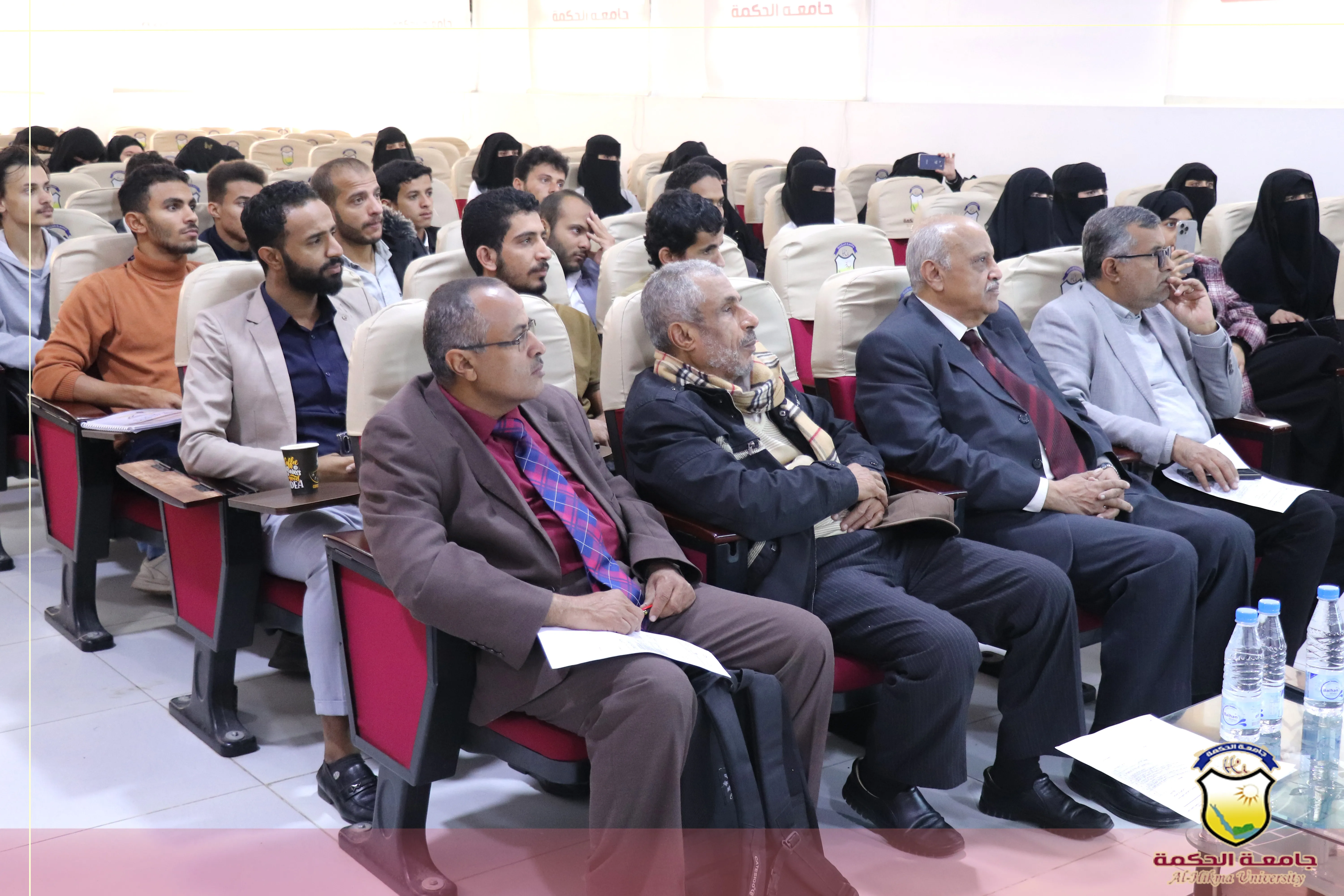 قسم الطب العام والجراحة بـ جامعة الحكمة - اليمن ينظم سمنار علمي حول (استراتيجية التعليم لحل المشكلة الصحية)