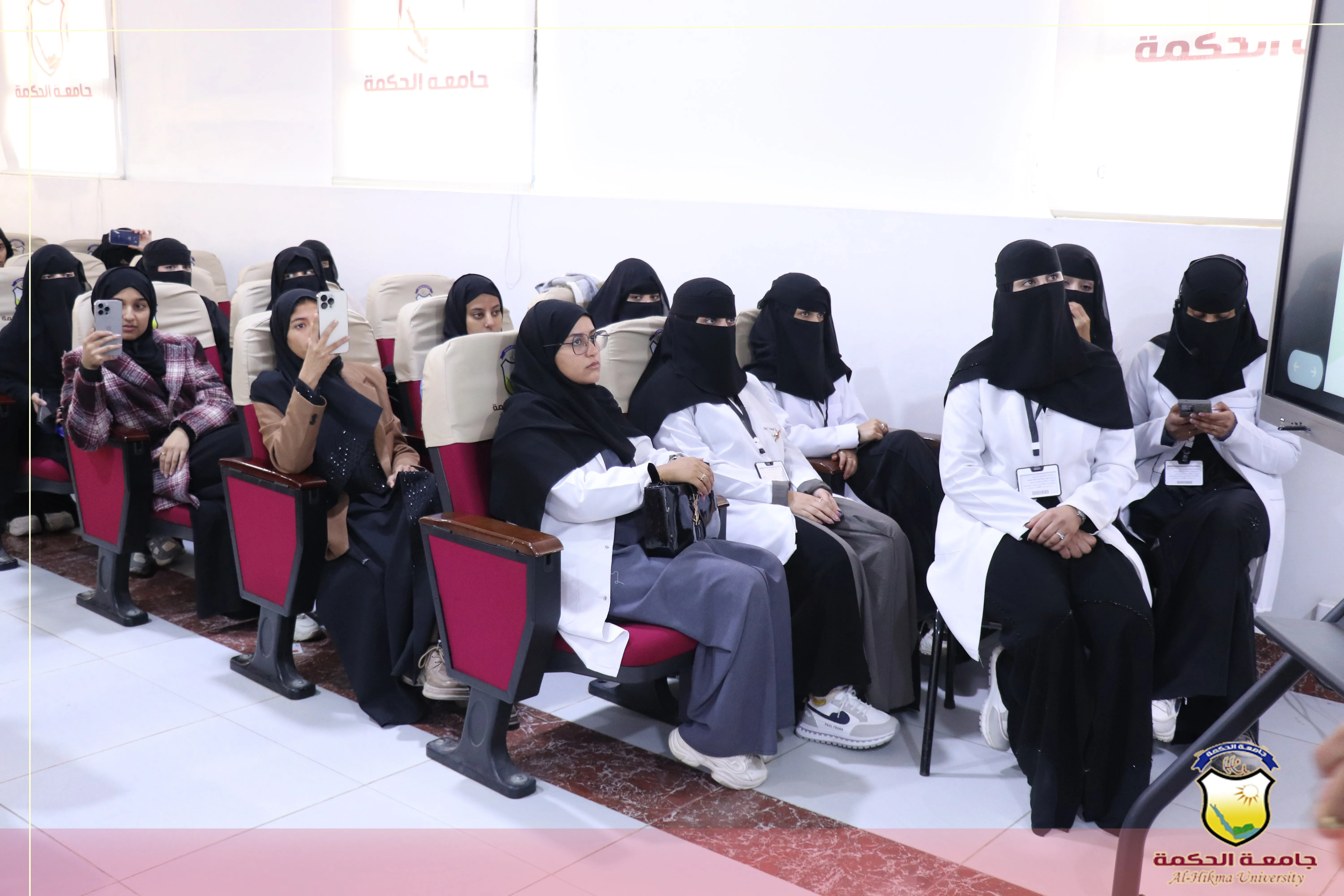 قسم الطب العام والجراحة بـ جامعة الحكمة - اليمن ينظم سمنار علمي حول (استراتيجية التعليم لحل المشكلة الصحية)