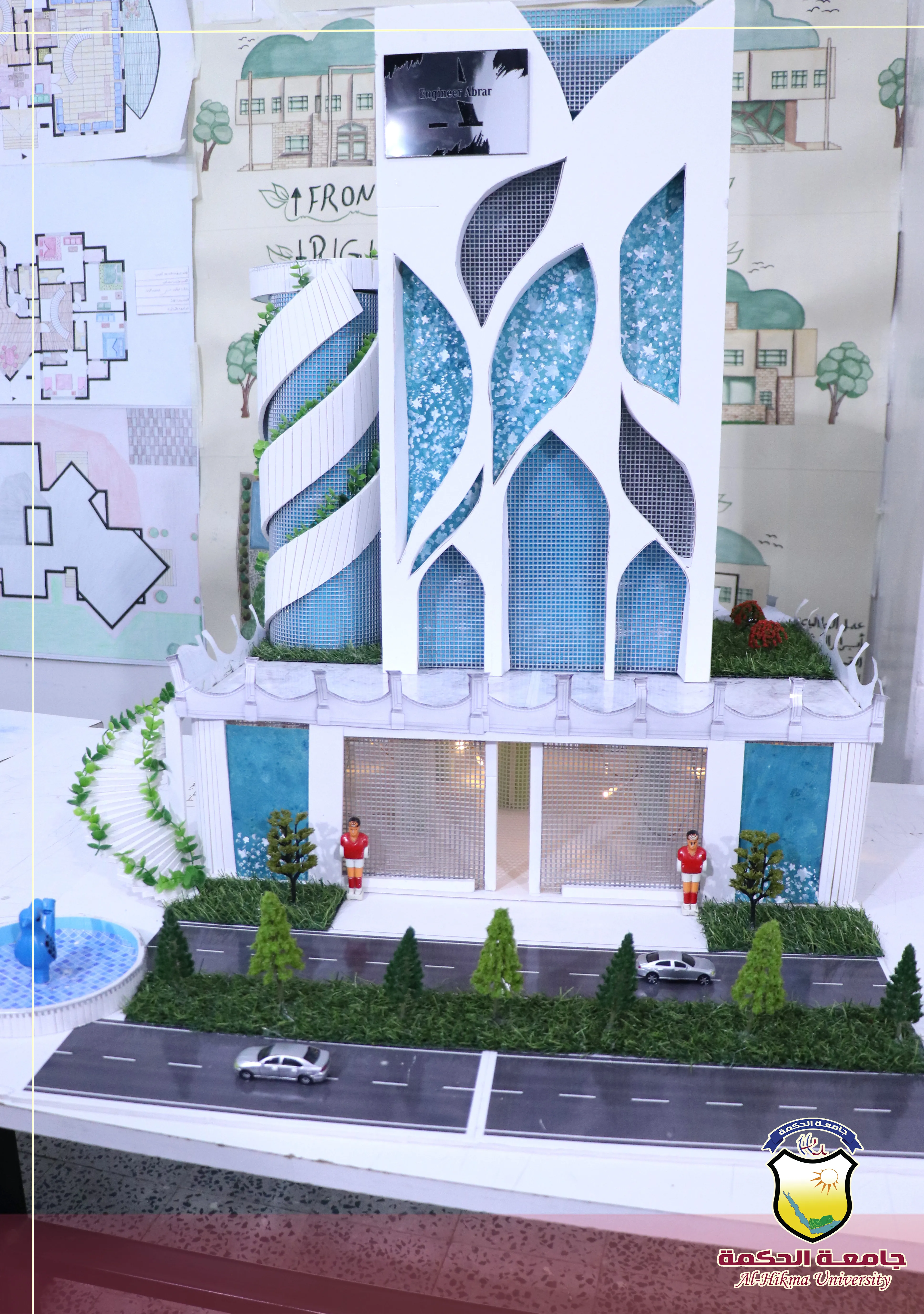 طلبة الهندسة المعمارية بجامعة الحكمة يناقشون مشاريع مقرر أسس تصميم ومقرر رسم وتعبير معماري