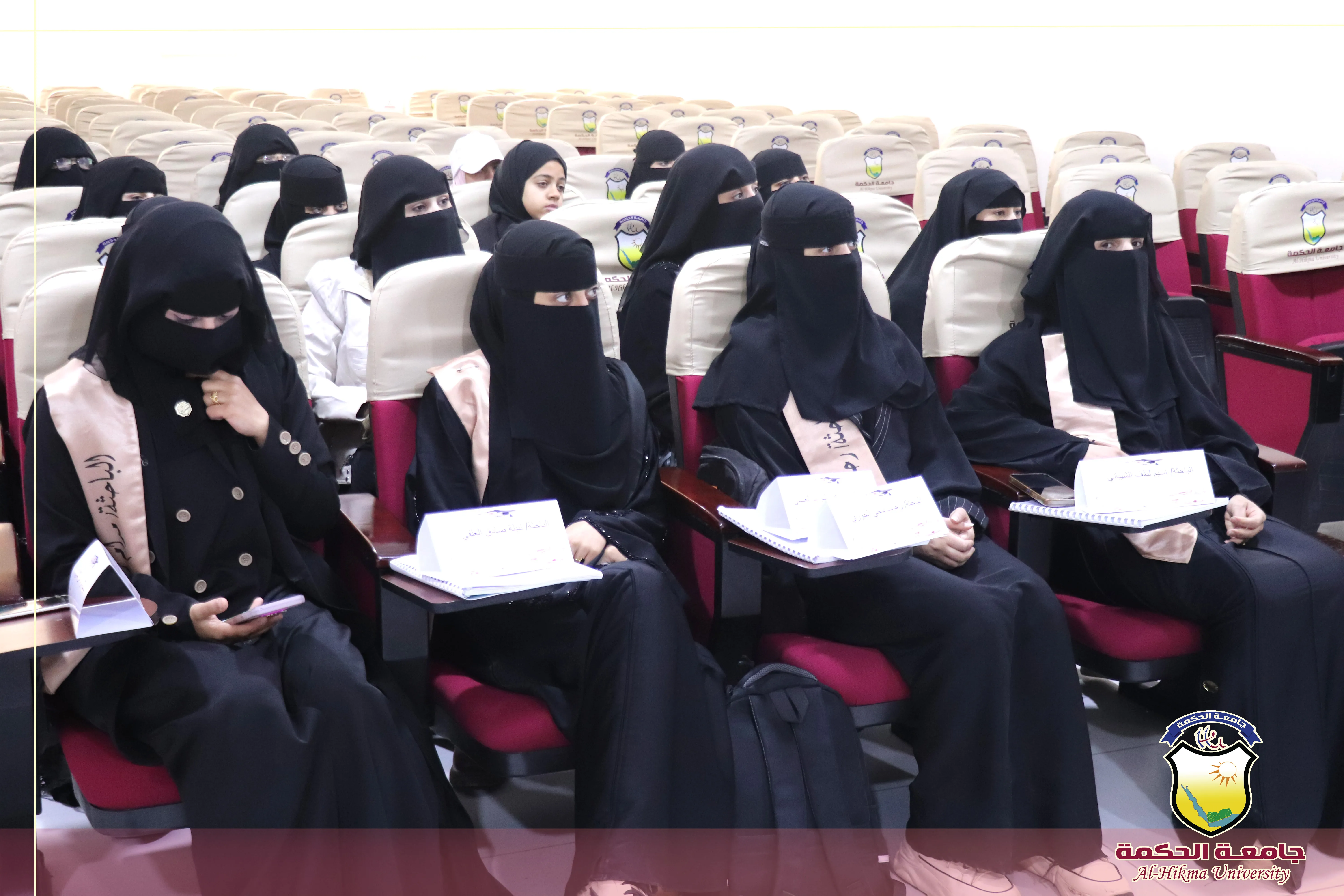 جامعة الحكمة - اليمن تدشّن الأسبوع العلمي لمناقشة أبحاث تخرج طلابها من كلية العلوم الإدارية والإنسانية في مختلف التخصصات للعام الجامعي 1447هـ /2025-2026م