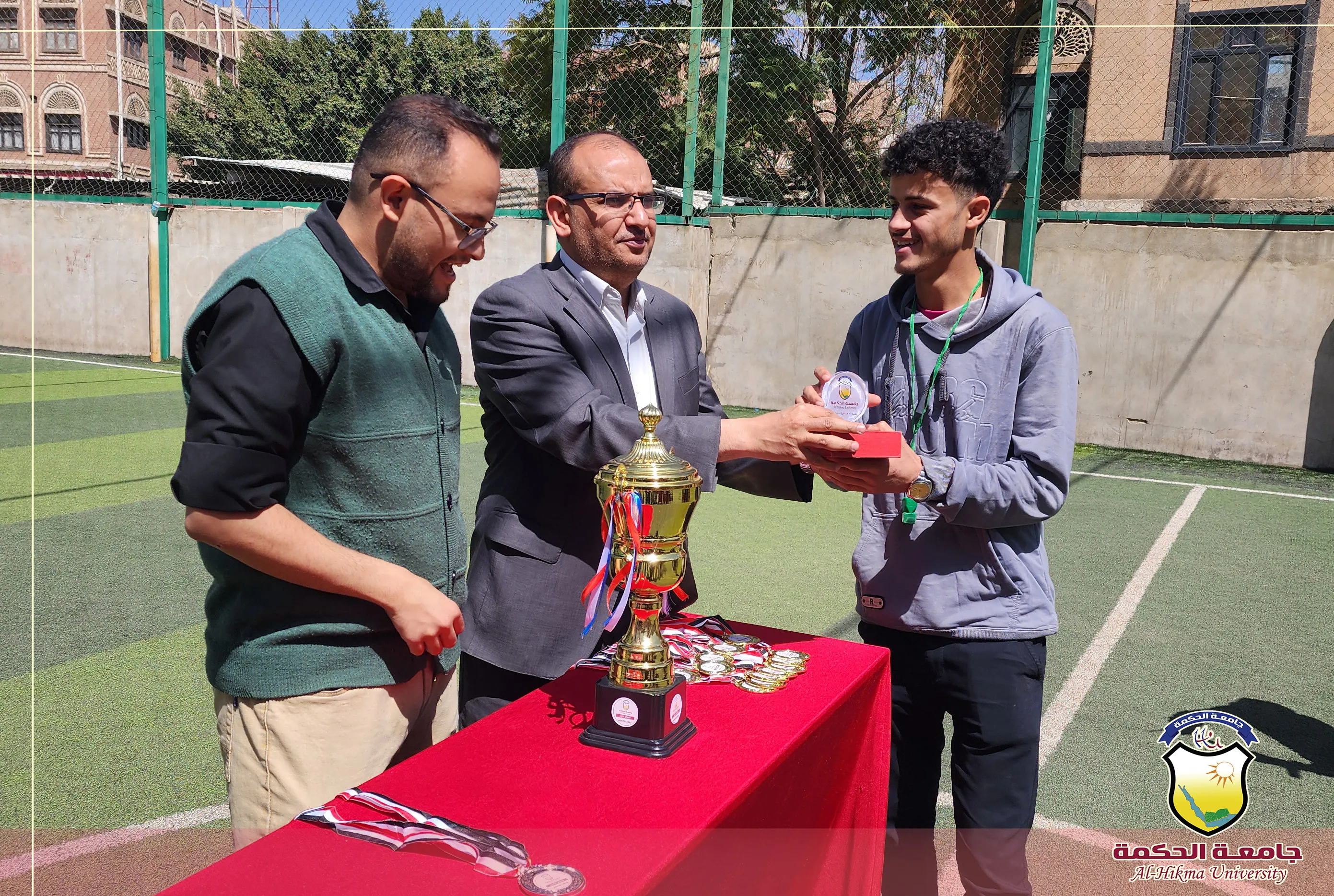 فريق الطب البشري يتوج بطلاً للدوري الداخلي على كأس رئيس الجامعة برباعية نظيفة أمام تقنية المعلومات