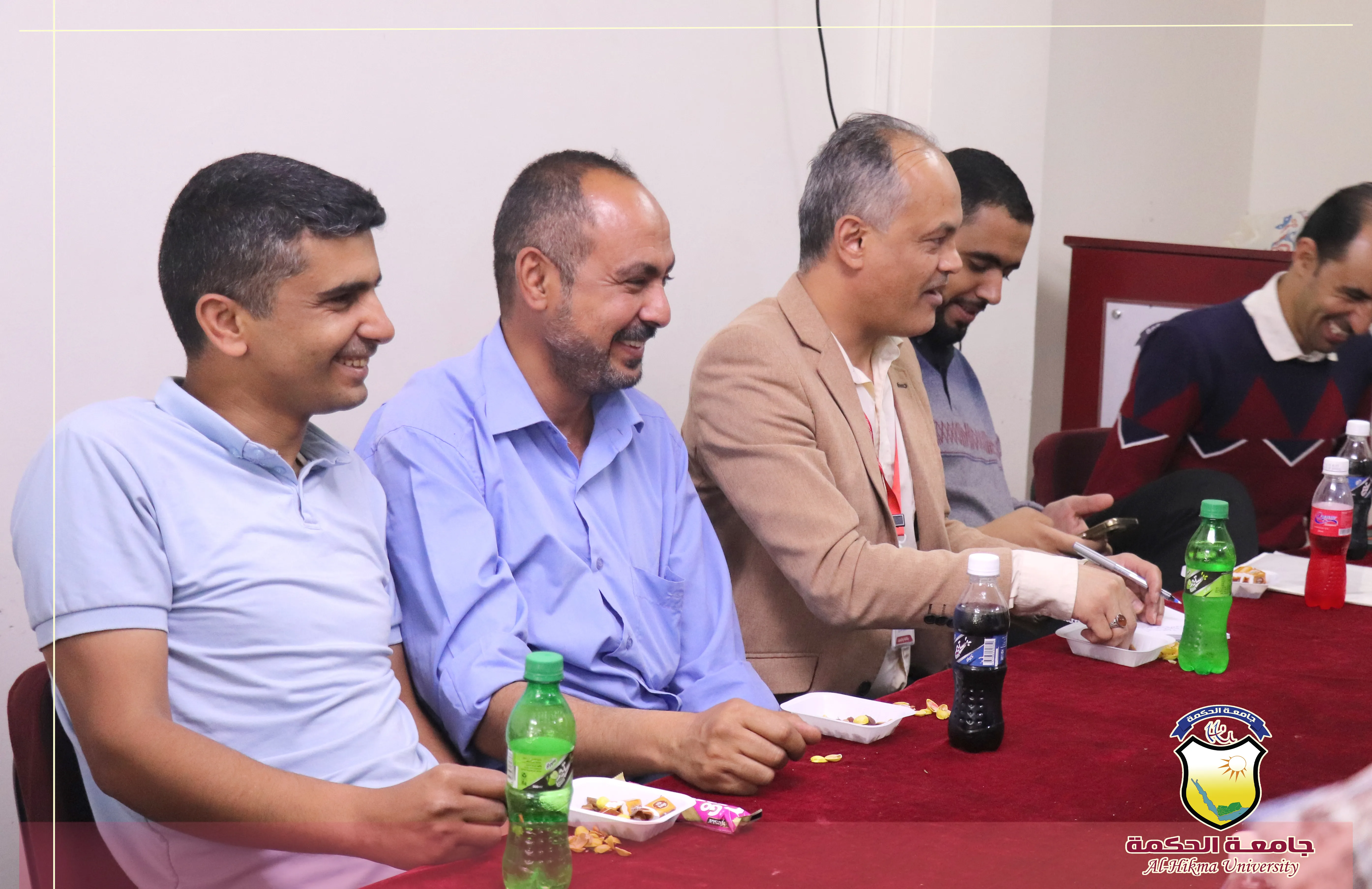 جامعة الحكمة تقيم جلسة معايدة للكادر الإداري والأكاديمي بمناسبة عيد الفطر المبارك 1447هـ