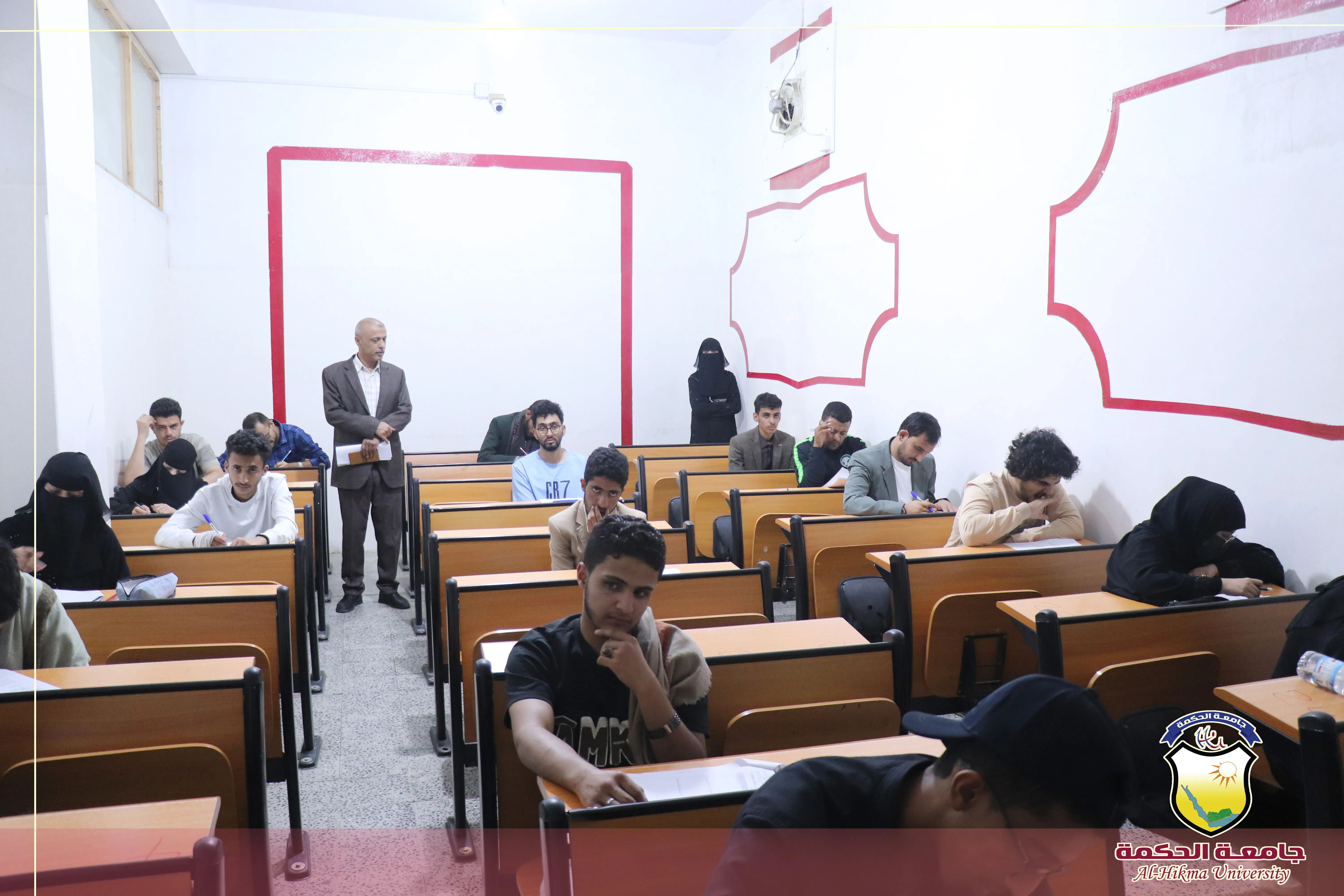 جامعة الحكمة تدشن الإمتحانات النهائية لطلبة المستوى الأول من العام الجامعي 1447هـ - 2025/ 2026م