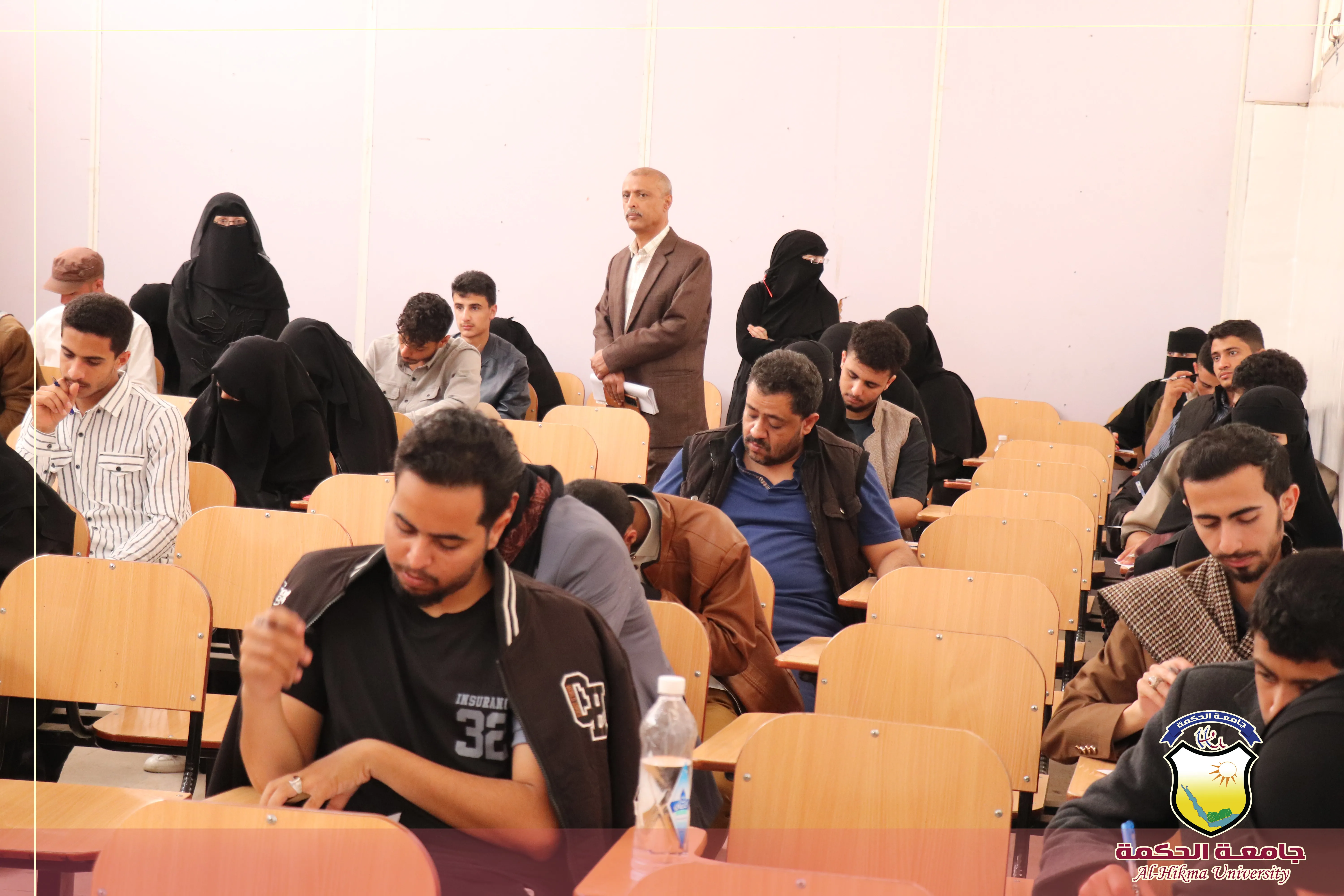 جامعة الحكمة تدشن الإمتحانات النهائية لطلبة المستوى الأول من العام الجامعي 1447هـ - 2025/ 2026م