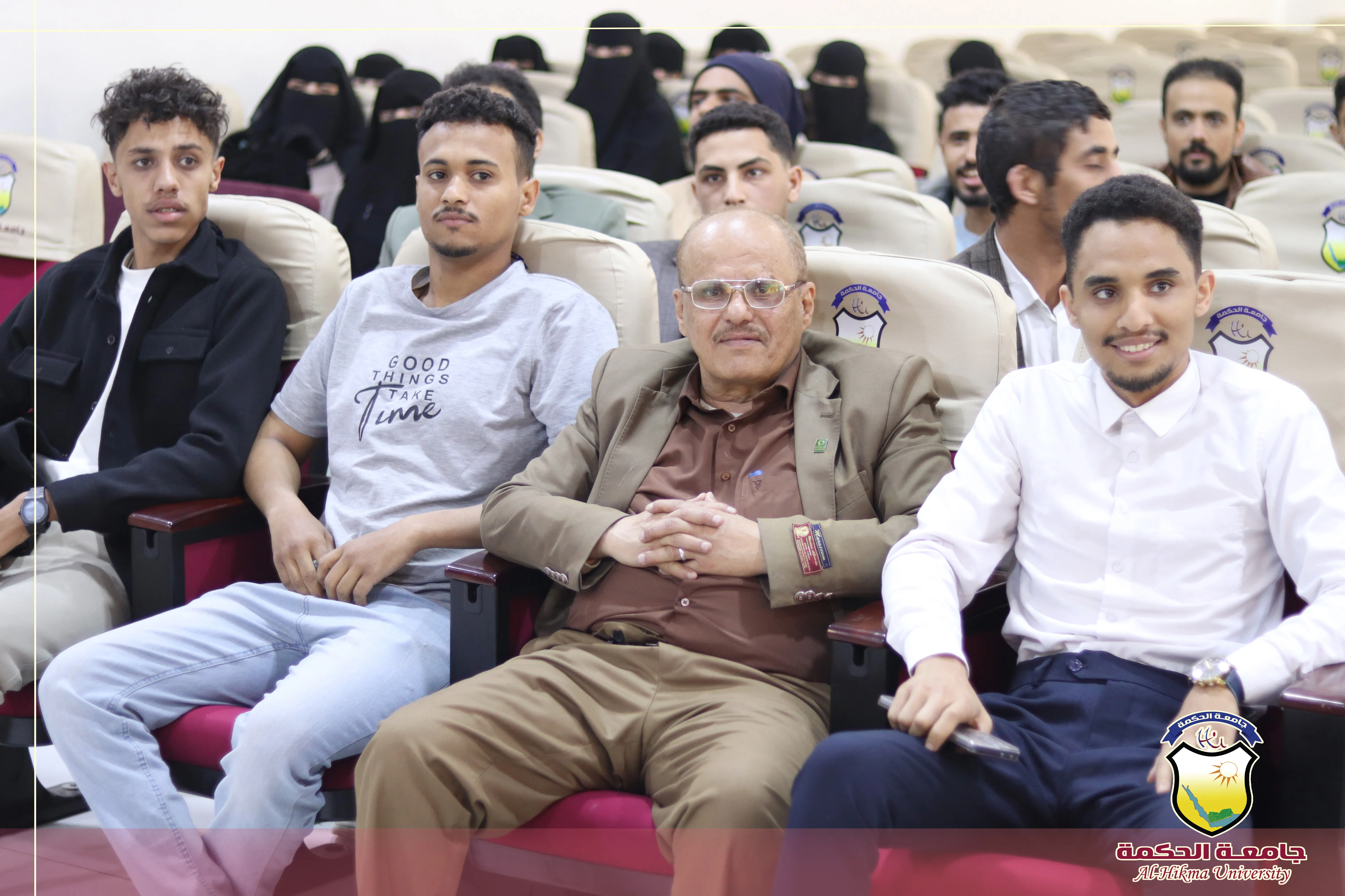 جامعة الحكمة – فرع صنعاء تقيم اليوم العلمي لمناقشة مشاريع تخرج طلبة قسم تقنية المعلومات بكلية العلوم والهندسة