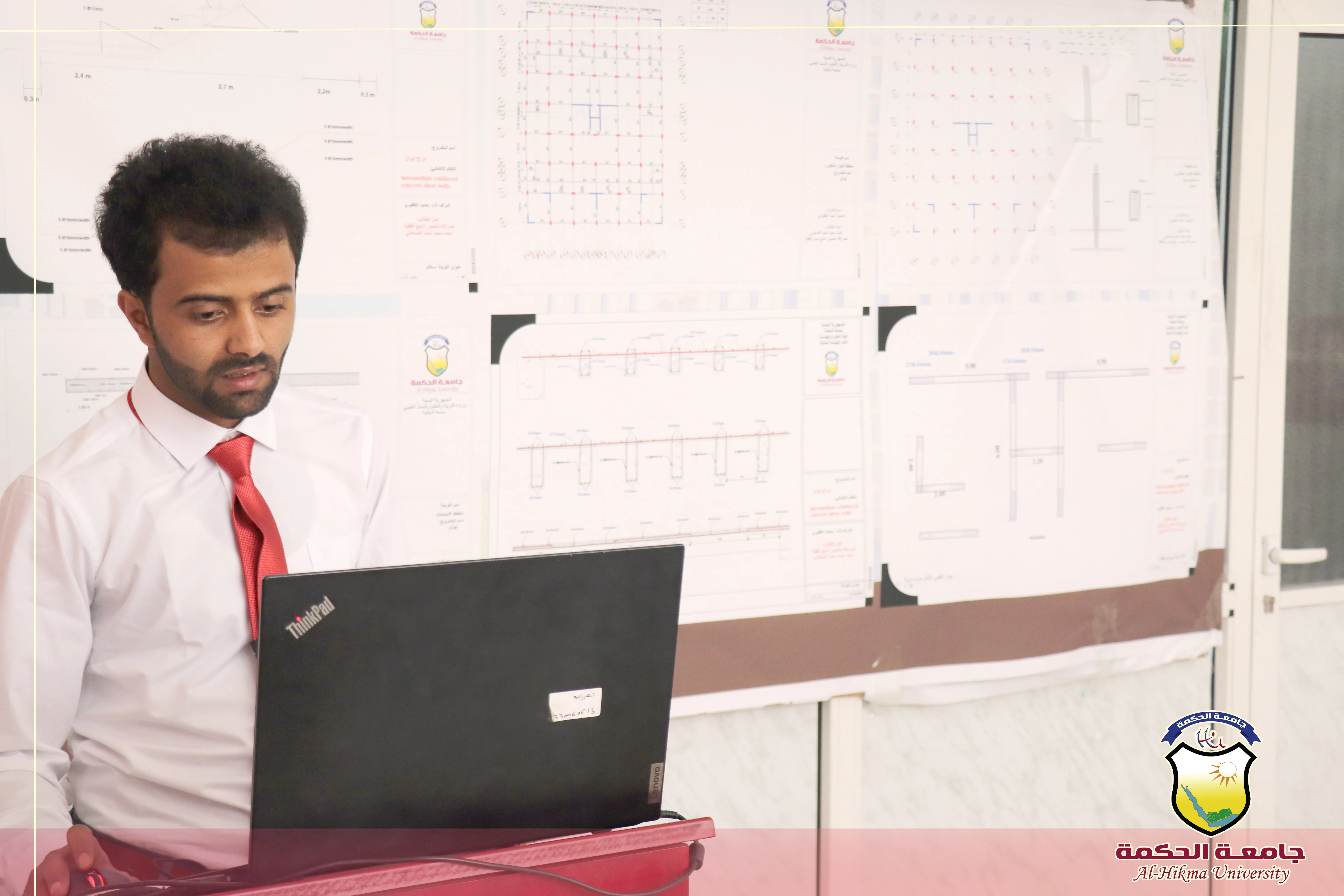 جامعة الحكمة تقيم اليوم العلمي لمناقشة مشاريع تخرج طلبة قسم الهندسة المدنية بكلية العلوم والهندسة