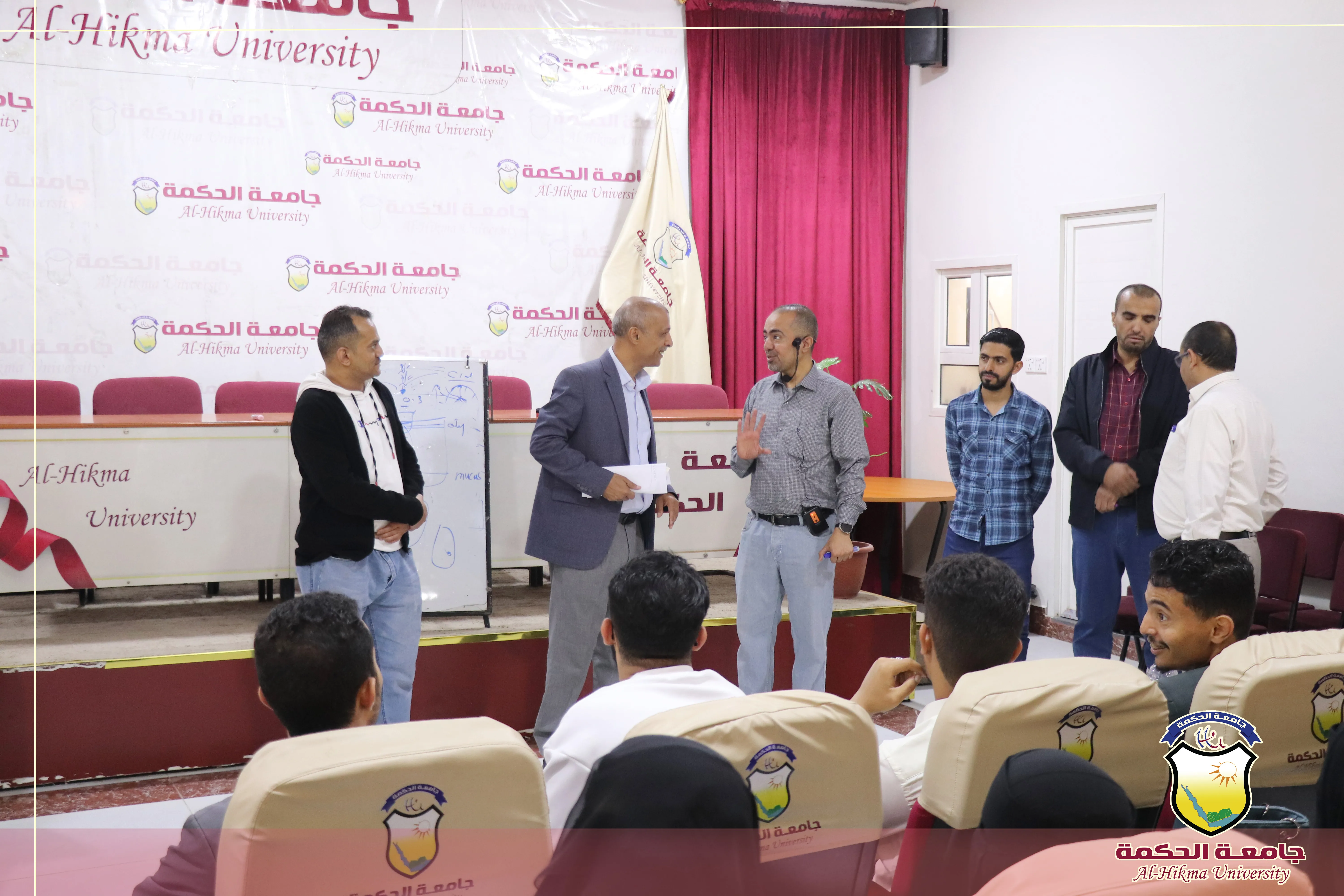 جامعة الحكمة تستقبل الكادر الزائر من مجموعة هائل سعيد أنعم وشركاه لتعزيز الشراكة والاطلاع على العملية التعليمية