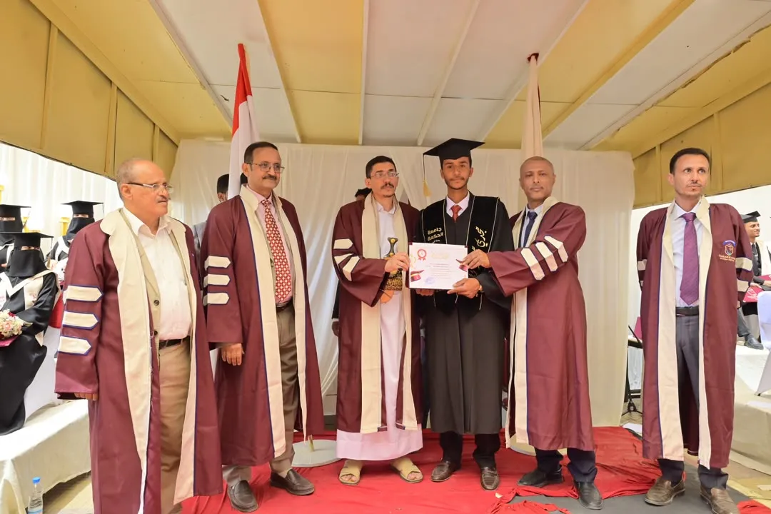 جامعة الحكمة بصنعاء تدشن مشروع احتفالات التخرج لجميع كلياتها بحفل خطابي لخريجي كلية العلوم الإدارية و الإنسانية