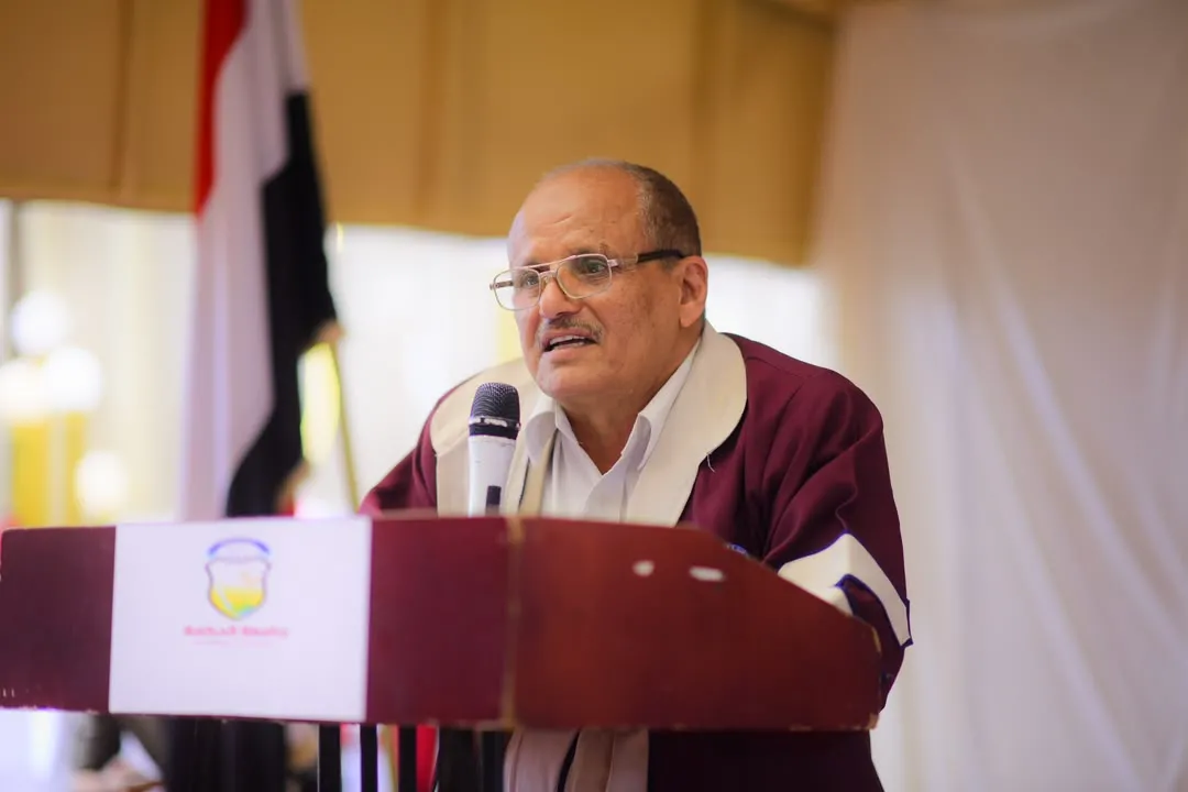جامعة الحكمة بصنعاء تدشن مشروع احتفالات التخرج لجميع كلياتها بحفل خطابي لخريجي كلية العلوم الإدارية و الإنسانية
