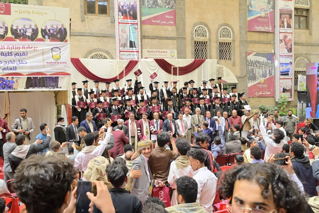 جامعة الحكمة بصنعاء تدشن مشروع احتفالات التخرج لجميع كلياتها بحفل خطابي لخريجي كلية العلوم الإدارية و الإنسانية