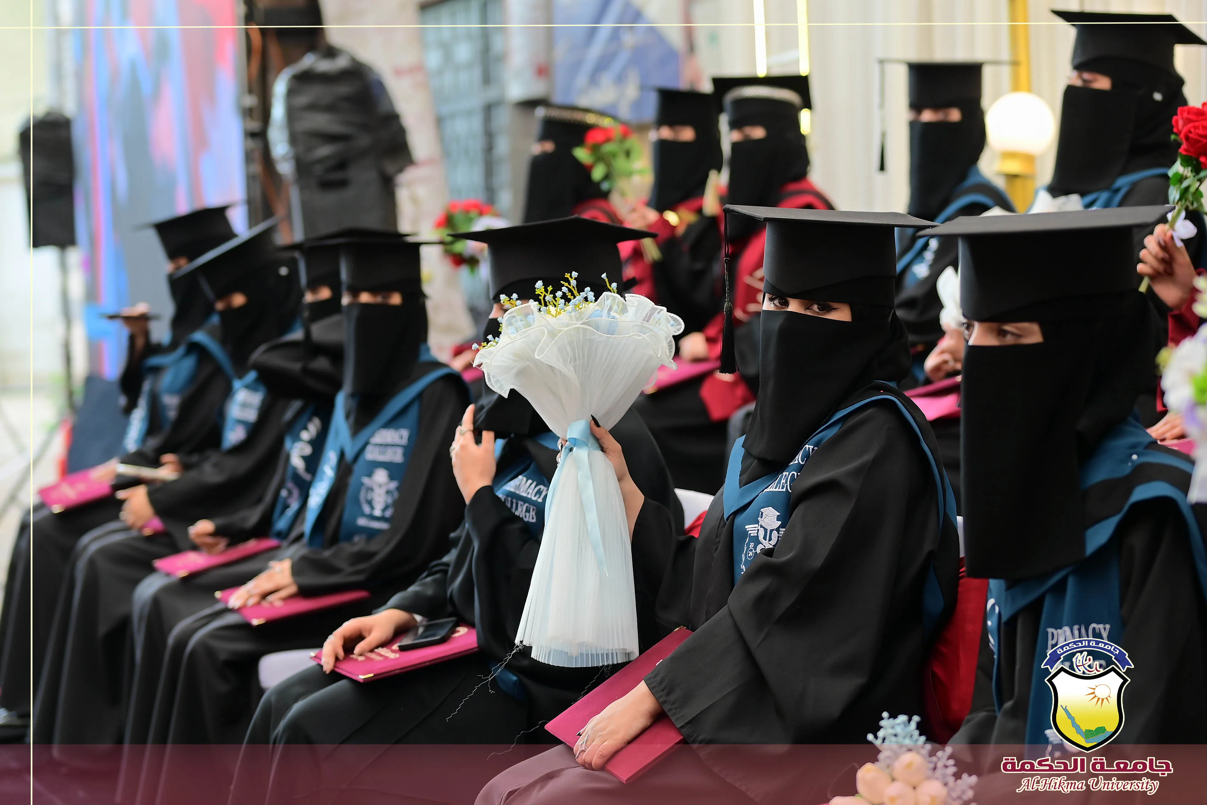 جامعة الحكمة تحتفي بتخريج 53 طالباً وطالبة من كلية العلوم الطبية